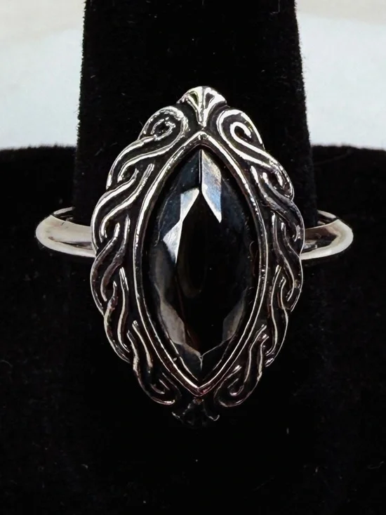 Vintage Avon Silvertone Black Marquise Accent Filigree Ring size 7 1/2 - Picture 3 of 7